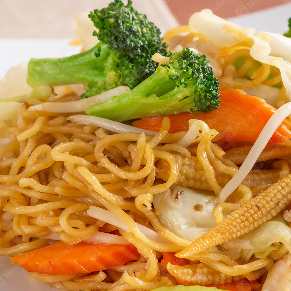 Vegetable chow mein with broccoli at Yi-Wong Chinese Restaurant in Miami