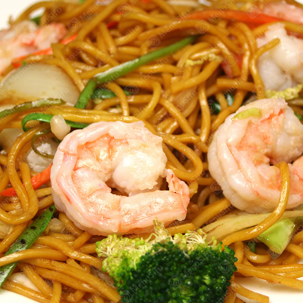 Shrimp chow mein with veggies at Yi-Wong Chinese Restaurant in Miami