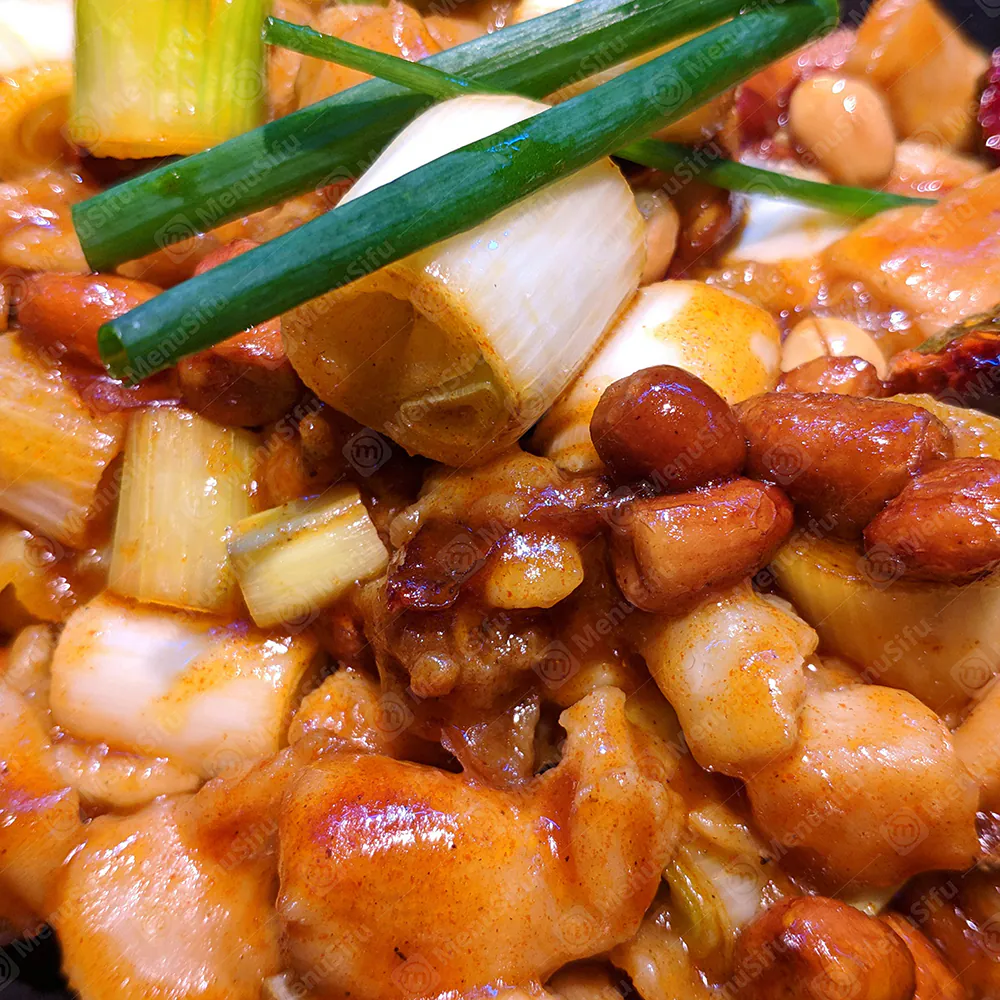 Kung pao chicken with peanuts at Yi-Wong Chinese Restaurant in Miami